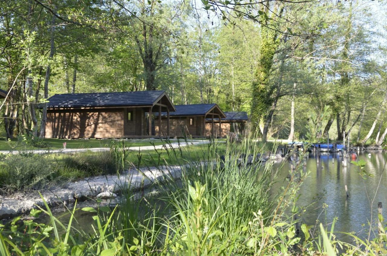 Cabanes D'Aiguebelette Saint-Alban-de-Montbel Luaran gambar